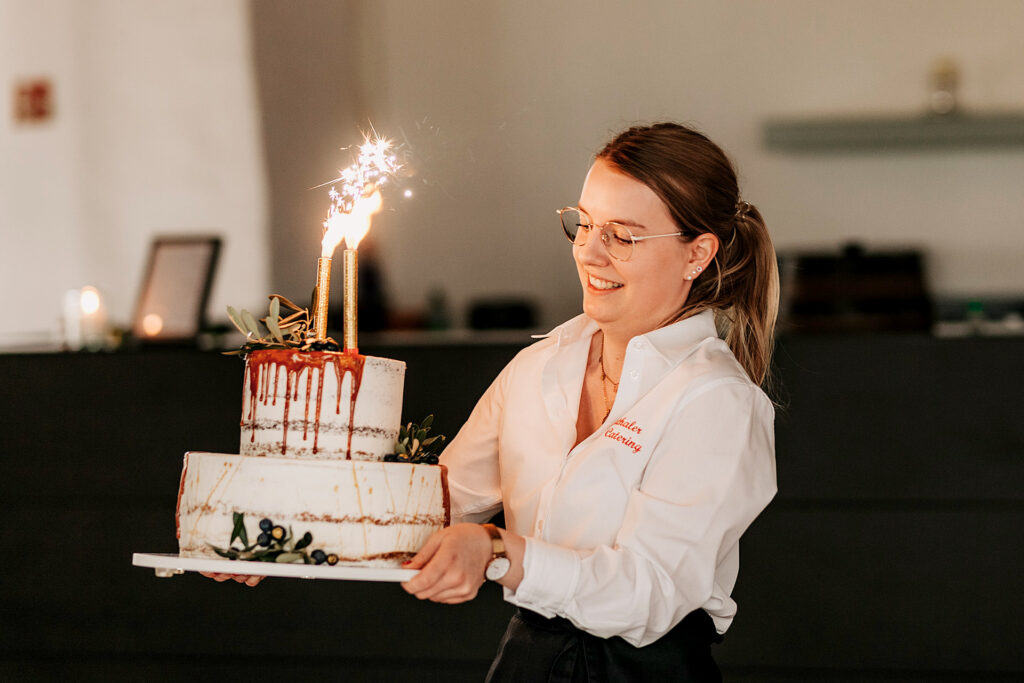 Katharina mit Torte